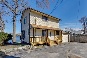 Spacious Lakefront Home in White Lake w/ Hot Tub!
