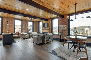 Luxurious Downtown Murphy Vacation Rental Loft!
