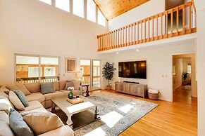 Lake George Oasis w/ 9 Acres, Hot Tub & Game Room!
