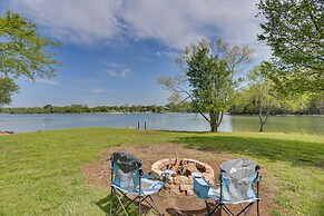 Modern Luxury Retreat: Walk to Tims Ford Lake!