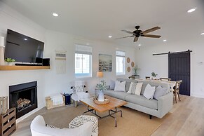 Modern Luxury Retreat: Walk to Tims Ford Lake!