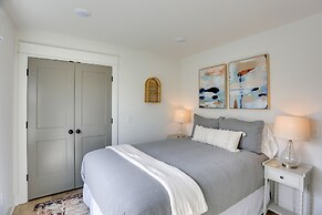 Modern Luxury Retreat: Walk to Tims Ford Lake!