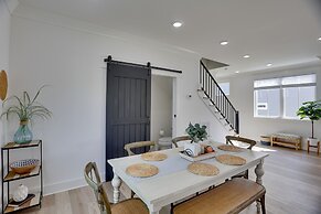 Modern Luxury Retreat: Walk to Tims Ford Lake!