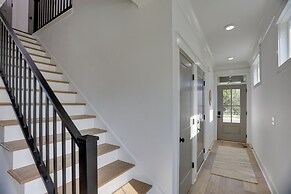 Modern Luxury Retreat: Walk to Tims Ford Lake!