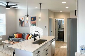 Modern Indy Apartment ~ 3 Mi to Downtown!