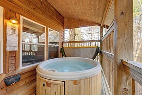 Cabin w/ Hot Tub - Near Nantahala Outdoor Center!