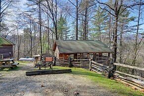 Cabin w/ Hot Tub - Near Nantahala Outdoor Center!
