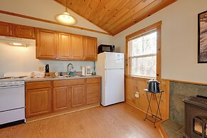 Cabin w/ Hot Tub - Near Nantahala Outdoor Center!