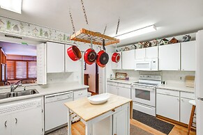 Neenah Home w/ Deck: Near Lake Winnebago
