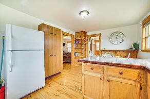 Mackinaw City Getaway - 3 Mi to City Beach!