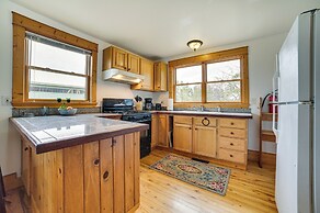 Mackinaw City Getaway - 3 Mi to City Beach!