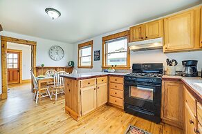 Mackinaw City Getaway - 3 Mi to City Beach!