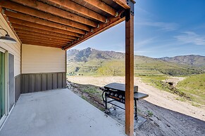 Pateros Home w/ Deck, 7 Mi to Alta Lake Park!