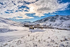 Pateros Home w/ Deck, 7 Mi to Alta Lake Park!