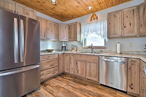 Pateros Home w/ Deck, 7 Mi to Alta Lake Park!