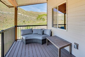 Pateros Home w/ Deck, 7 Mi to Alta Lake Park!