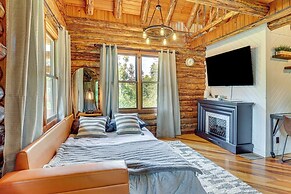 Peaceful 'creekside North' Studio w/ Fire Pit