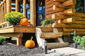 Peaceful 'creekside North' Studio w/ Fire Pit