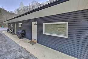 Mullens Cabin w/ Gas Grill & Mountain Views!