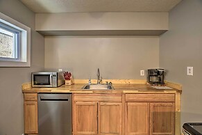 Mullens Cabin w/ Gas Grill & Mountain Views!
