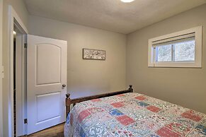 Mullens Cabin w/ Gas Grill & Mountain Views!