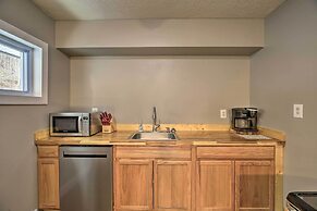 Mullens Cabin w/ Gas Grill & Mountain Views!