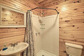 Mullens Cabin w/ Gas Grill & Mountain Views!