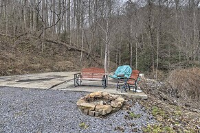 Mullens Cabin w/ Gas Grill & Mountain Views!