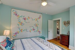 Lovely Hendersonville Retreat ~ 1 Mi to Downtown!