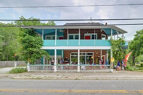 Lovely Hendersonville Retreat ~ 1 Mi to Downtown!
