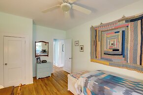 Lovely Hendersonville Retreat ~ 1 Mi to Downtown!