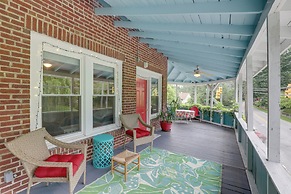 Lovely Hendersonville Retreat ~ 1 Mi to Downtown!