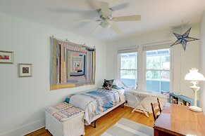 Lovely Hendersonville Retreat ~ 1 Mi to Downtown!