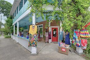 Lovely Hendersonville Retreat ~ 1 Mi to Downtown!