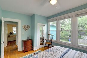 Lovely Hendersonville Retreat ~ 1 Mi to Downtown!