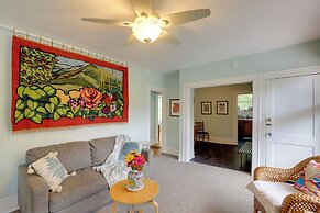 Lovely Hendersonville Retreat ~ 1 Mi to Downtown!