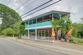 Lovely Hendersonville Retreat ~ 1 Mi to Downtown!