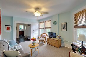 Lovely Hendersonville Retreat ~ 1 Mi to Downtown!