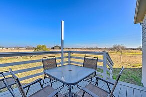 Peaceful Atascosa Home w/ Balcony & Deck!