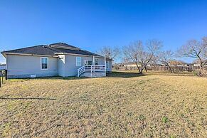 Peaceful Atascosa Home w/ Balcony & Deck!