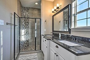 Peaceful Atascosa Home w/ Balcony & Deck!