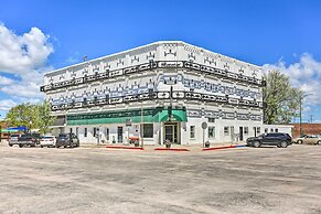 Peaceful Chadron Apartment in Historic Hotel!
