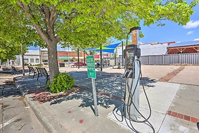 Peaceful Chadron Apartment in Historic Hotel!