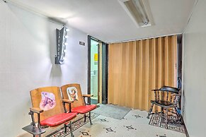 Peaceful Chadron Apartment in Historic Hotel!