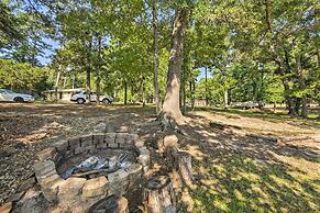 Quiet Home on Lake Hawkins w/ Kayaks + Dock!