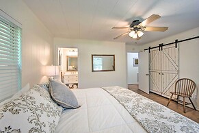 Quiet Home on Lake Hawkins w/ Kayaks + Dock!