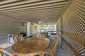 Quiet Home on Lake Hawkins w/ Kayaks + Dock!