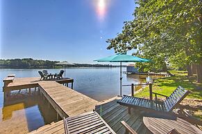 Quiet Home on Lake Hawkins w/ Kayaks + Dock!