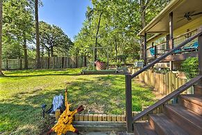 Quiet Home on Lake Hawkins w/ Kayaks + Dock!