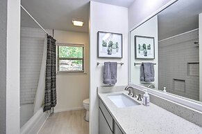 Quiet Home on Lake Hawkins w/ Kayaks + Dock!